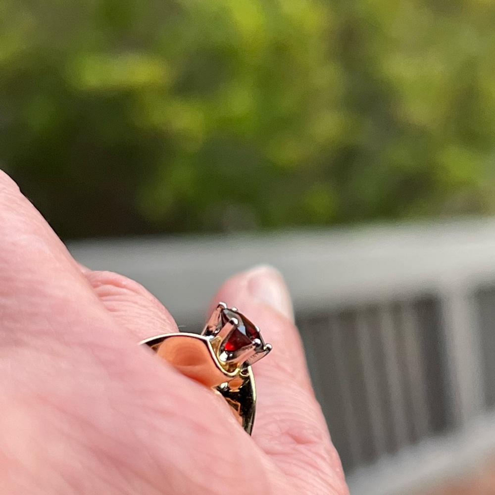 1 carat garnet gold ring - Picture 3 of 5